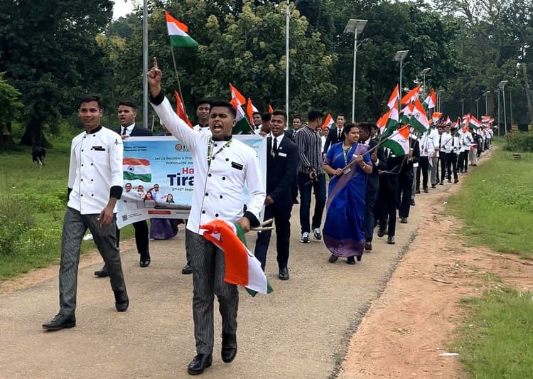 आइएचएम रांची ने निकाली तिरंगा यात्रा
