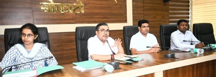 Bokaro News : सात दिनों के अंदर कस्तूरबा विद्यालय में शिक्षकों की कमी का करें समाधान : डीसी