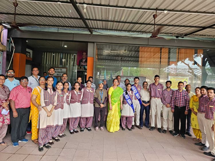 Bokaro News : 23 छात्रों को पद व गरिमा की दिलायी गयी शपथ