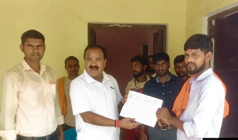 राजस्व महाभियान की शुरुआत, जमीन मालिकों को सौंपे पर्चे