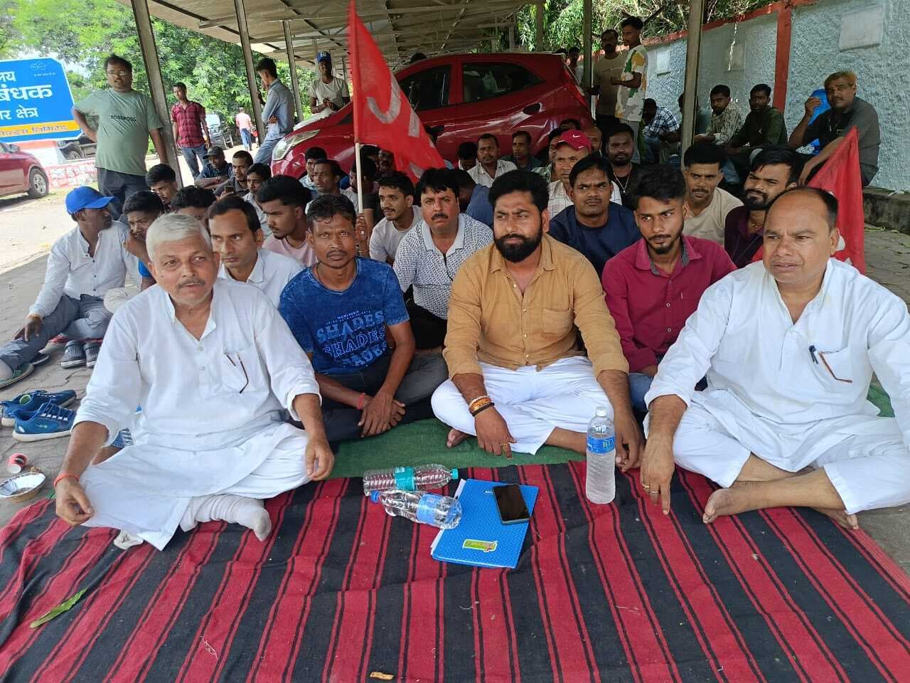 पिपरवार में छोटे वाहनों के चालकों की हड़ताल