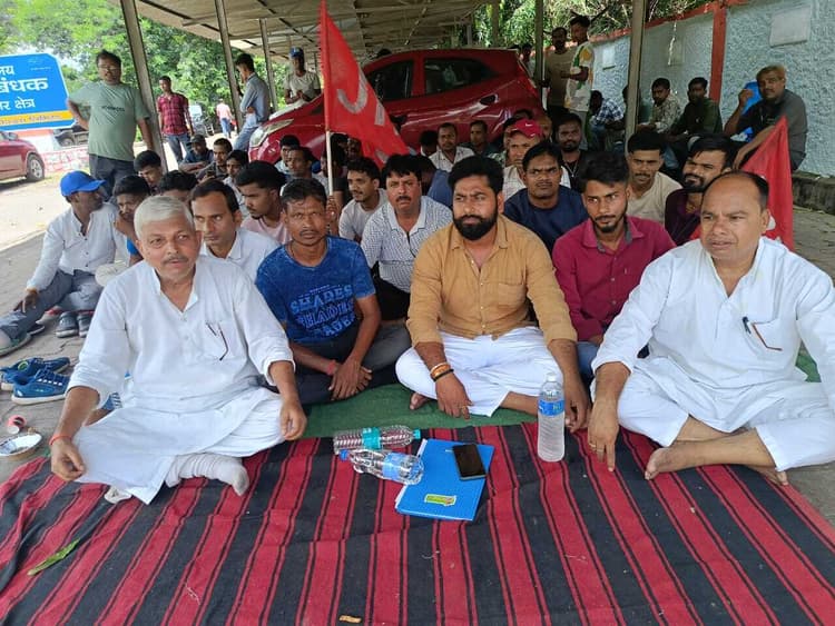 पिपरवार में छोटे वाहनों के चालकों की हड़ताल