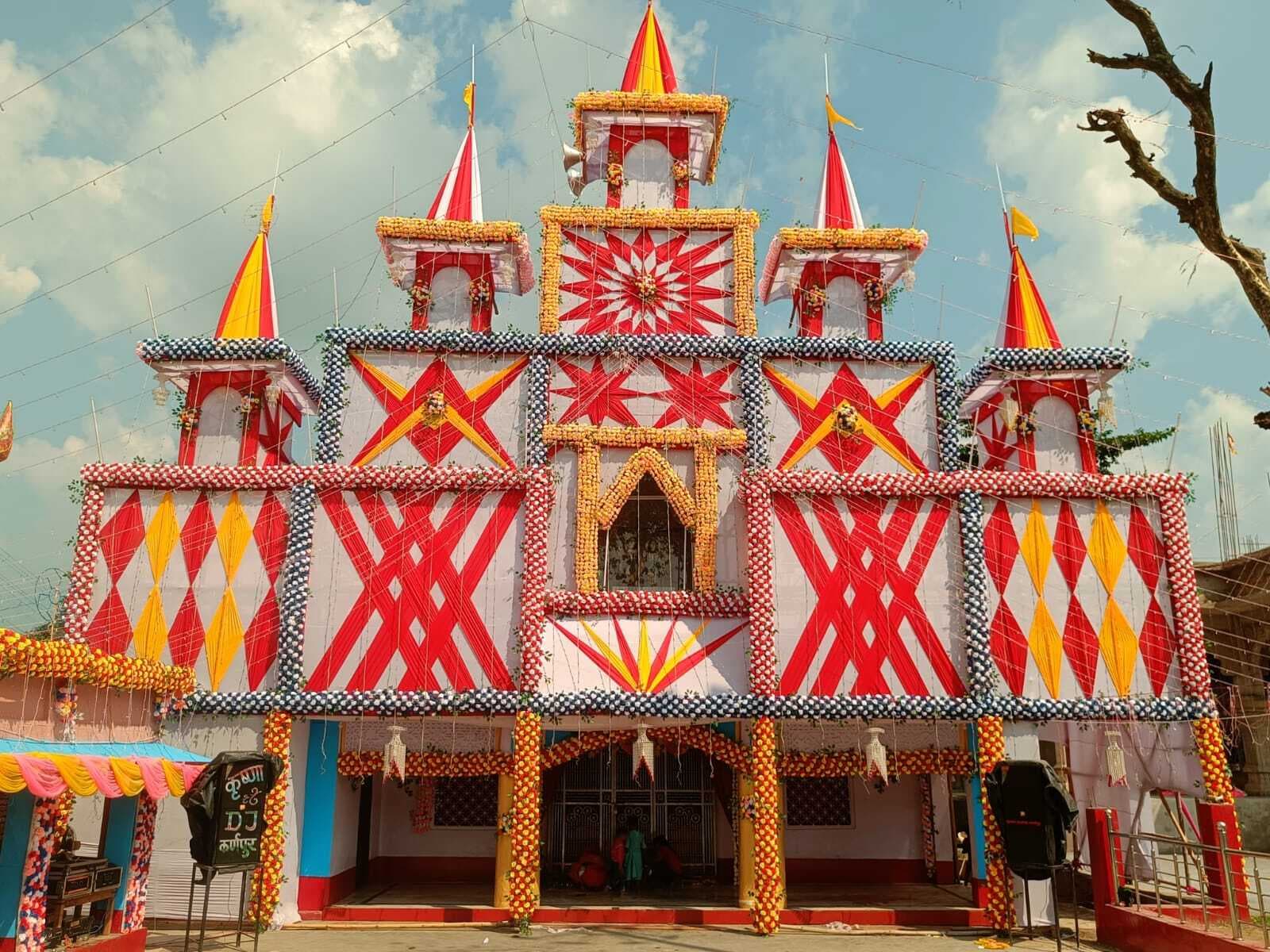 जिले में हर्षोल्लास के साथ मनाया जा रहा भगवान श्रीकृष्ण जन्मोत्सव