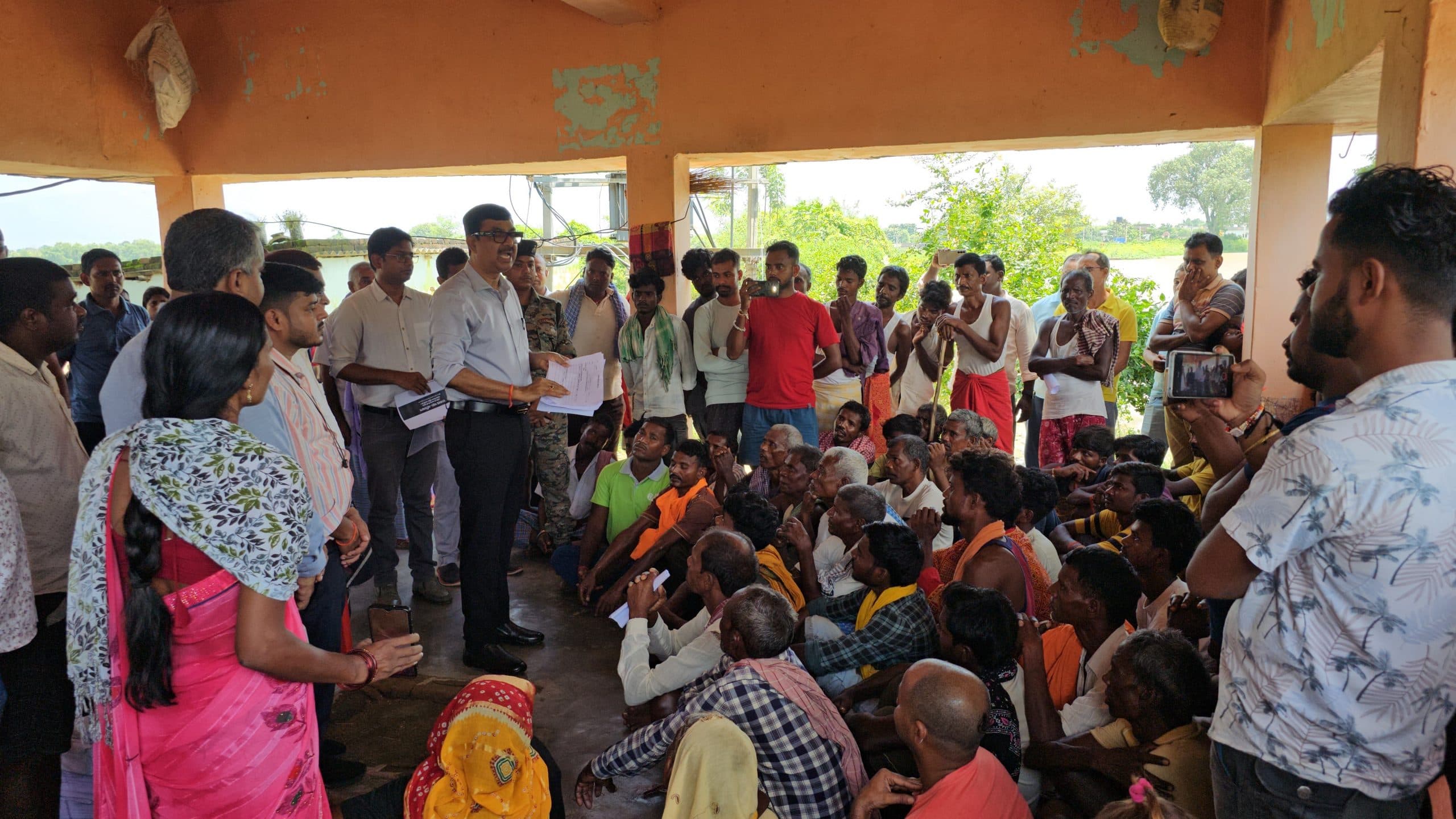 राजस्व महाअभियान शुरू, बांटा गया खतियान और प्रपत्र