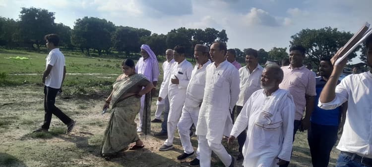 राहुल गांधी की यात्रा को लेकर कांग्रेस नेताओं ने कोढ़ा पहुंचकर लिया जायजा