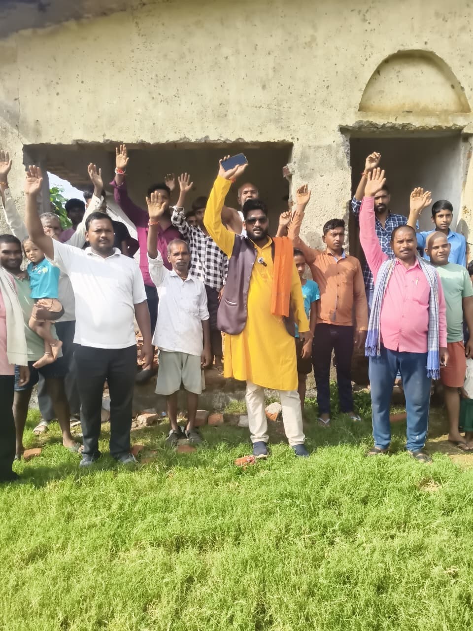 जामुखेरेईया स्वास्थ्य उपकेंद्र के जीर्णोद्धार को लेकर ग्रामीणों ने किया प्रदर्शन