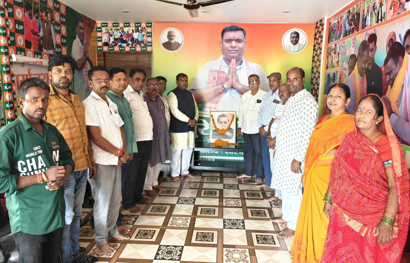 Giridih News :भाजपाइयों ने मनायी अटल बिहारी वाजपेयी की पुण्यतिथि