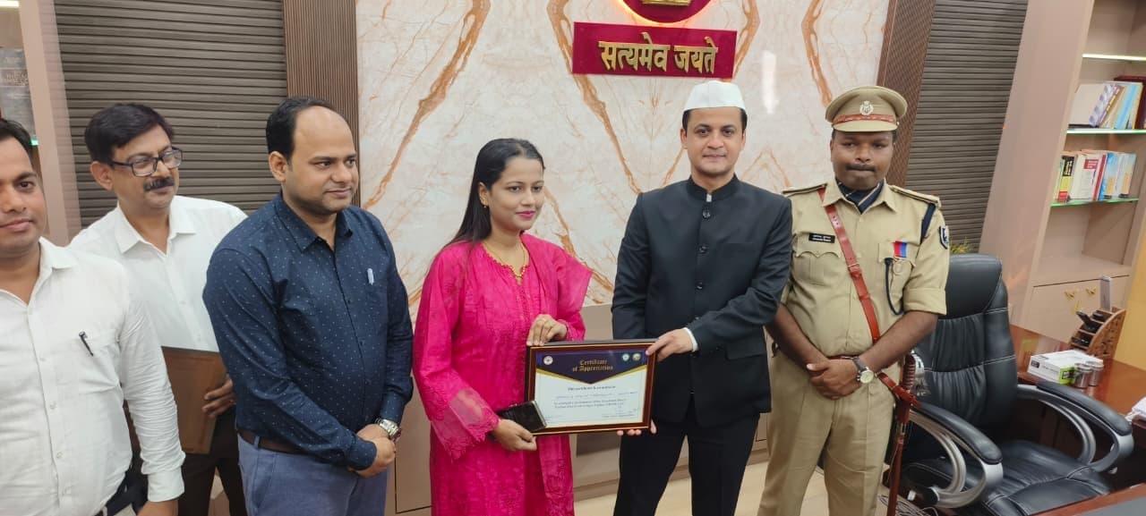 Madhubani News : उत्कृष्ट प्रदर्शन करने पर डीएम ने रामशिला हाॅस्पिटल को किया सम्मानित