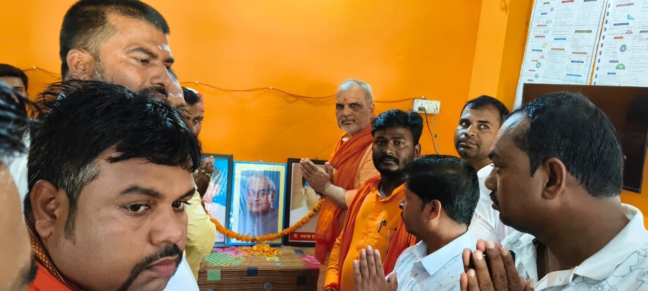 Madhubani News : पूर्व पीएम अटल बिहारी वाजपेयी की मनी पुण्यतिथि