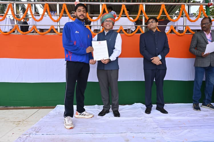Chaibasa News : रेलवे केवल परिवहन नहीं, राष्ट्र निर्माण का आधार : डीआरएम