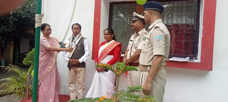 East Singhbhum News : पटमदा और बोड़ाम क्षेत्र में तिरंगे को दी गयी सलामी