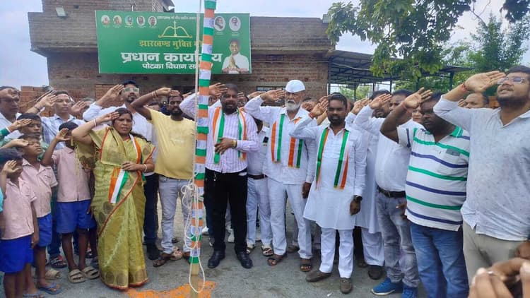 East Singhbhum News : स्वतंत्रता सेनानियों के बलिदान से मिली आजादी : संजीव सरदार