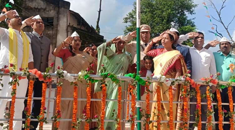 जिले के सभी प्रखंडों में आजादी का जश्न, गूंजे देशभक्ति गीत