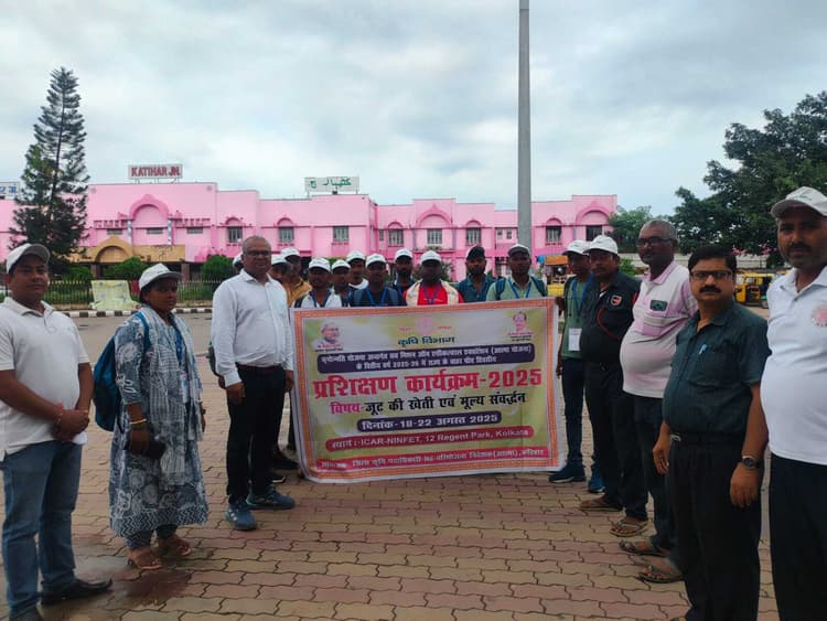 राज्य से बाहर पांच दिवसीय प्रशिक्षण के लिए किसान रवाना