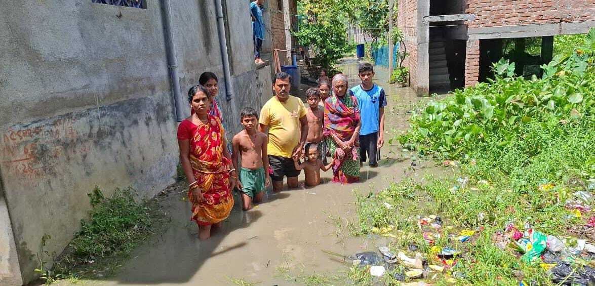 गंगा का जलस्तर बढ़ने से पाकुड़ के चांदपुर में बाढ़ की स्थिति