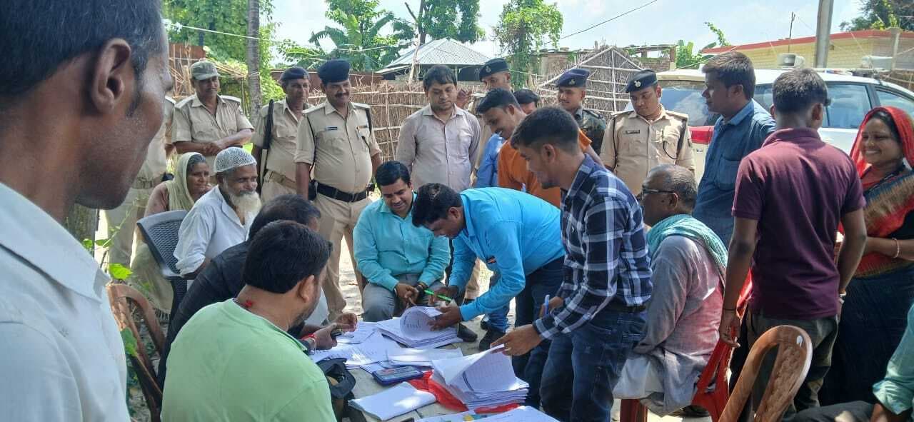 राजस्व महा अभियान का जिलाधिकारी ने किया निरीक्षण