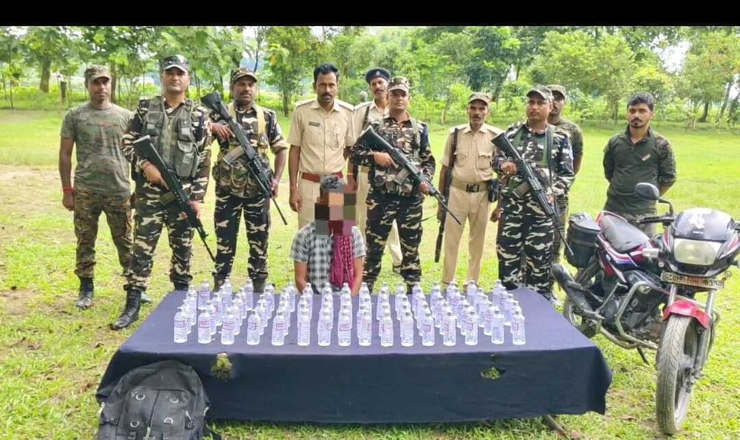 24 लीटर नेपाली शराब के साथ तस्कर गिरफ्तार