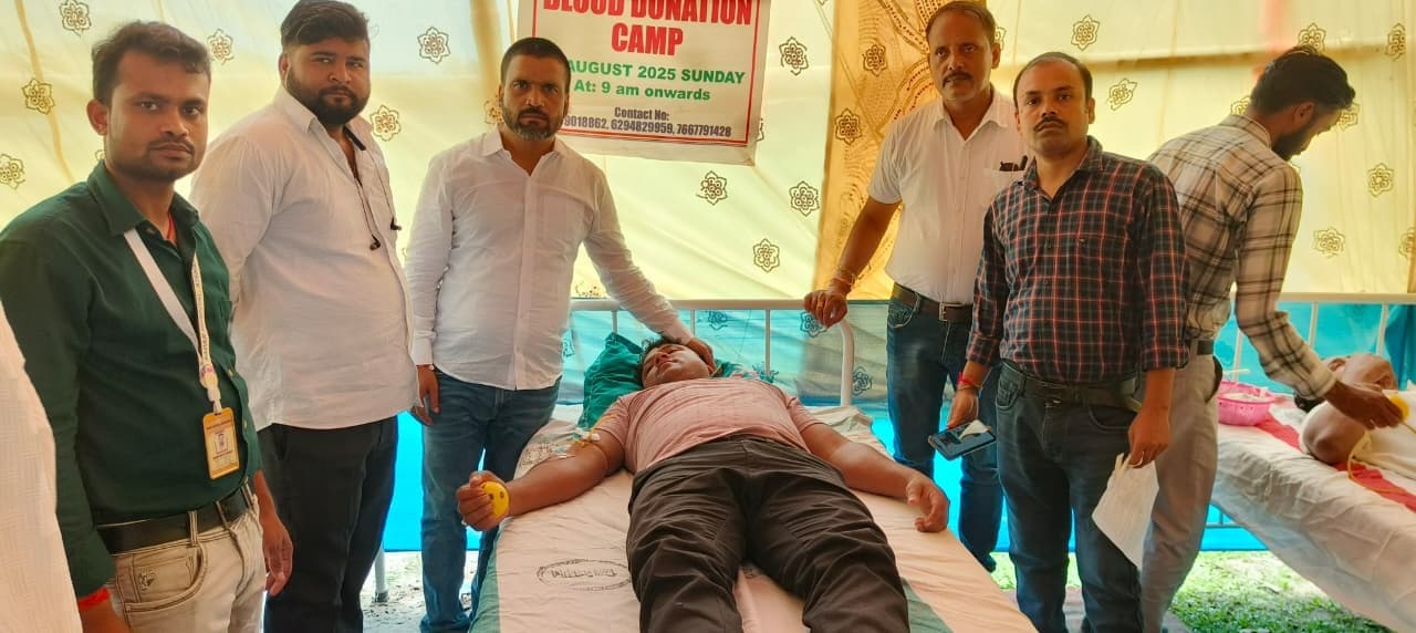 रक्तदान शिविर में युवाओं ने बढ़ चढ़ कर लिया हिस्सा