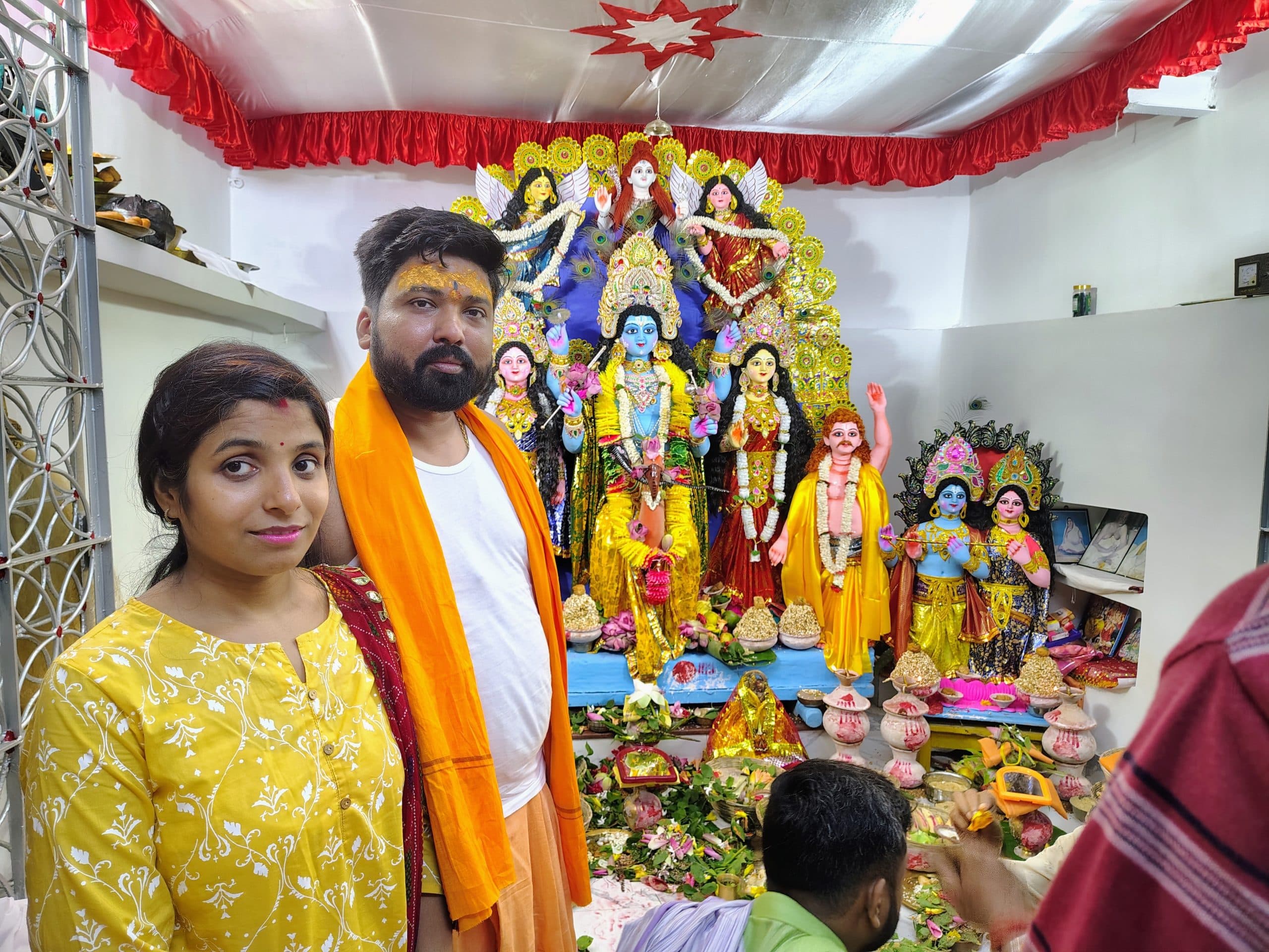 शहर के बनिया टोला में जन्माष्टमी की पूजा धूमधाम से की जा रही