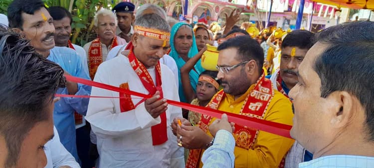 मां चंडिका स्थान के 11वें महोत्सव पर निकाली गयी कलश शोभायात्रा