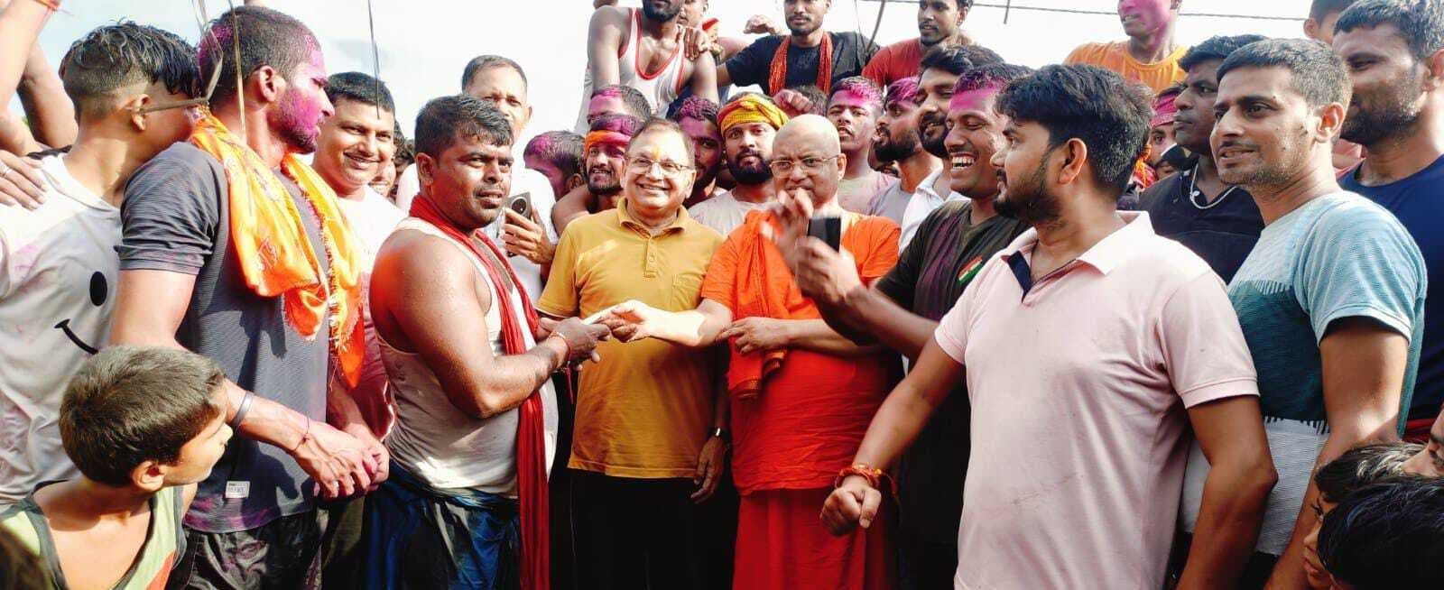 कांटाकोश में मटकी फोड़ प्रतियोगिता में विक्रम यदुवंशी सेना विजयी