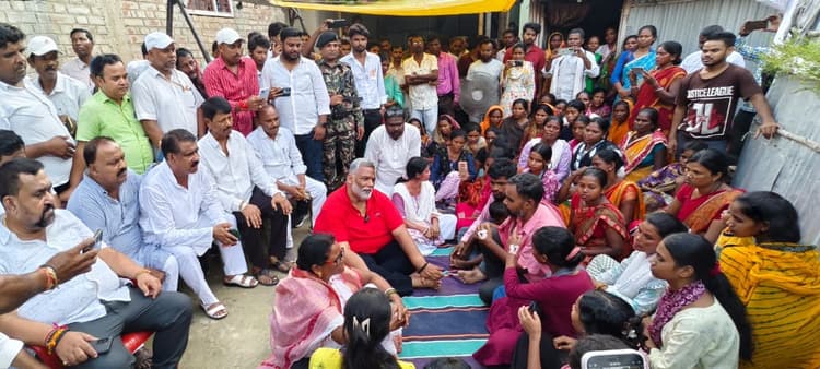 सांसद ने पीड़ितों से की मुलाकात, प्रशासन से कार्रवाई करने को कहा