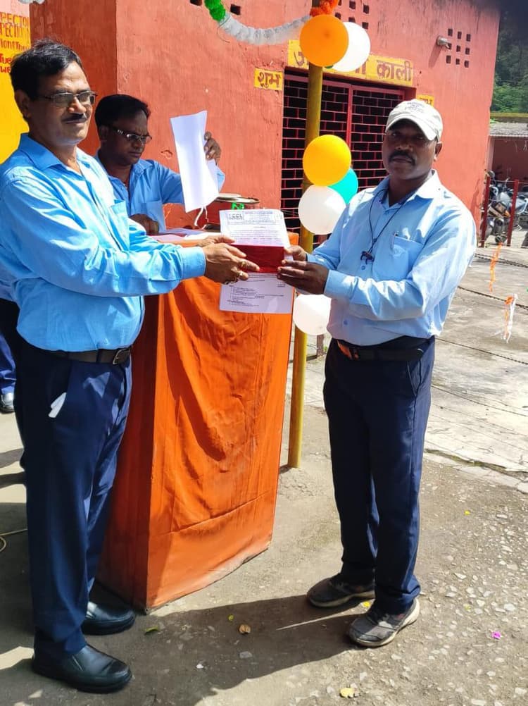 रोहिणी परियोजना में 32 कामगारों को मिला पदोन्नति पत्र