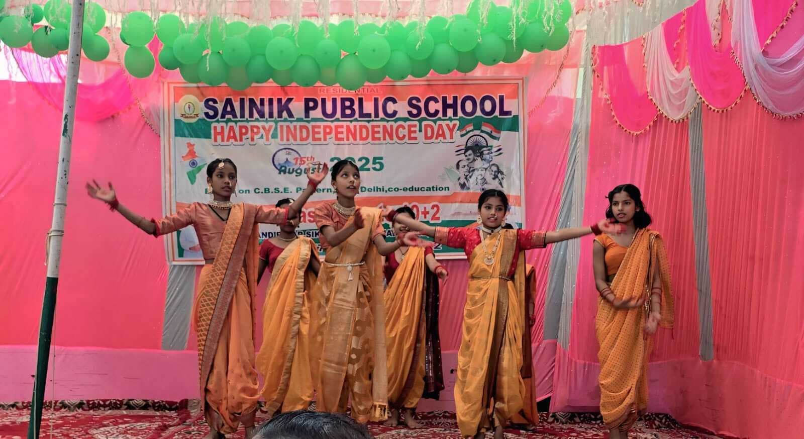 सांस्कृतिक कार्यक्रम में छात्राओं ने किया बेहतर प्रदर्शन