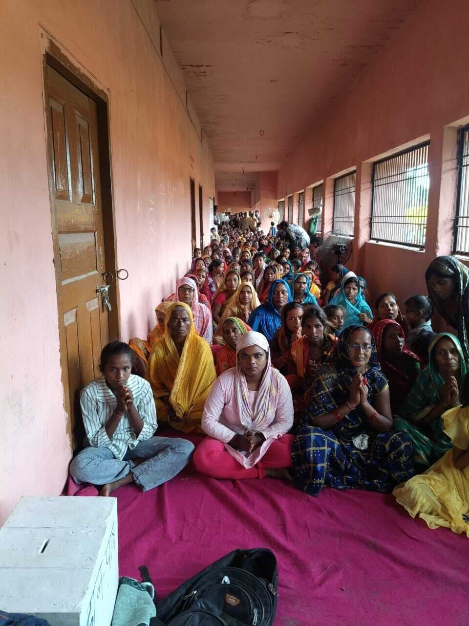 मानव जीवन का वास्तविक ध्येय परमात्मा की प्राप्ति व मोक्ष मार्ग पर चलना है