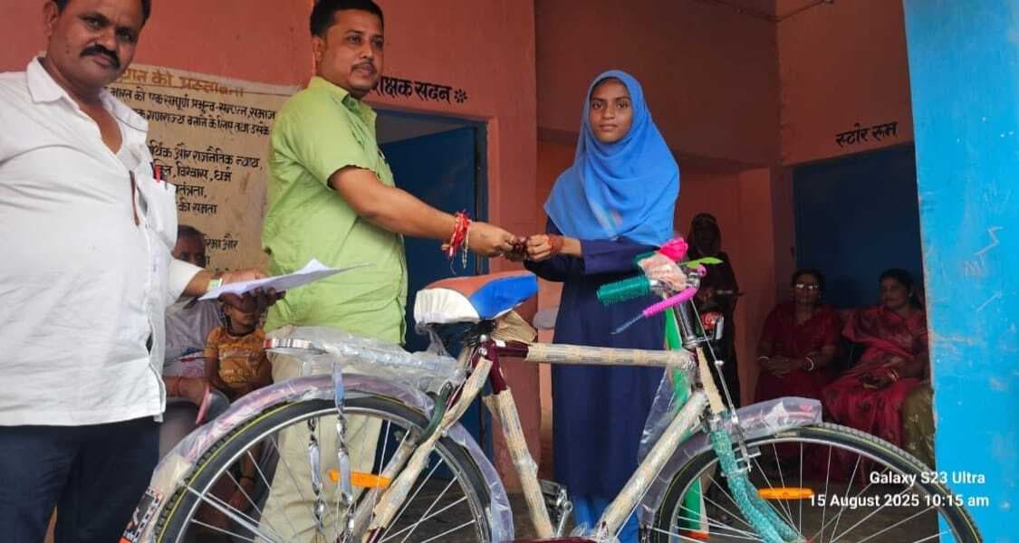 Madhubani News : प्रतियोगिता में टॉप फाइव प्रतिभागी पुरस्कृत