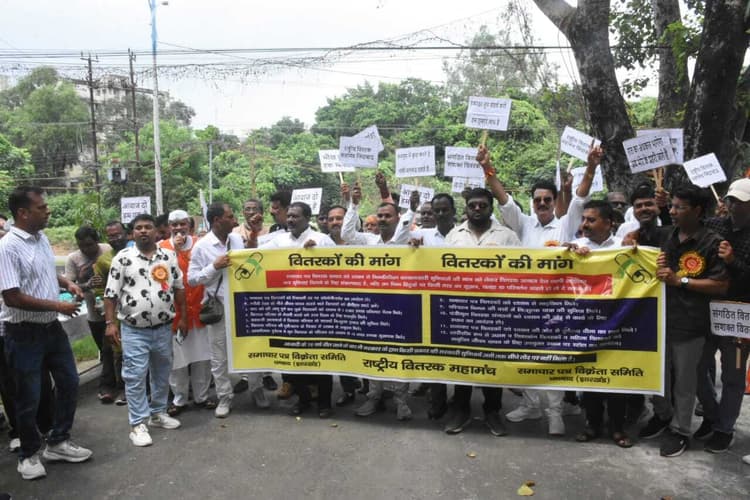 Dhanbad News : अखिल भारतीय वितरक महासम्मेलन में निकली ऐतिहासिक सम्मान रैली, देशभर के वितरक हुए शामिल