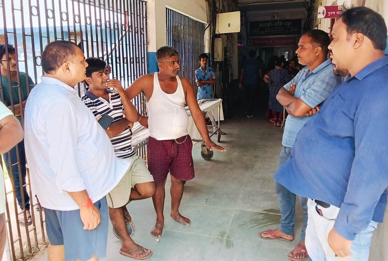 बंद कमरे में फंदे से झूलता मिला महिला का शव, जांच में जुटी पुलिस