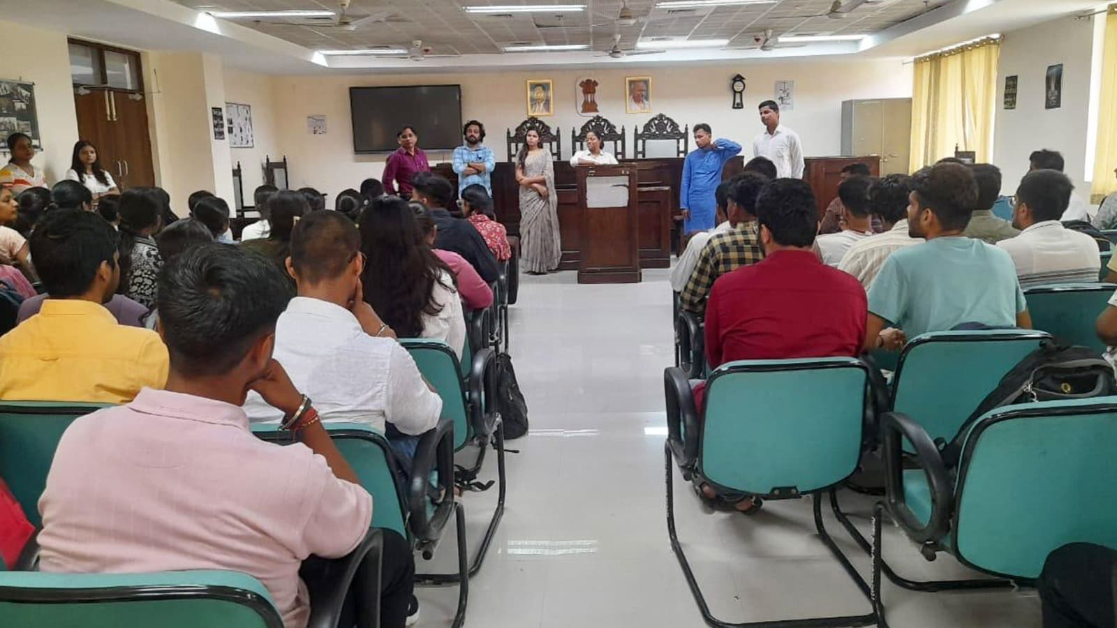 हमें शिक्षा, कार्यस्थल व सामाजिक परिवेश में लैंगिक समानता को सुनिश्चित करना होगा