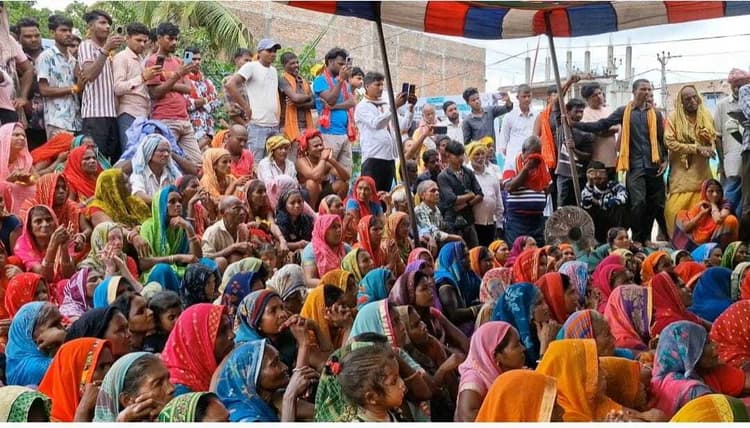 Samastipur News:पांच सूत्री मांगों को लेकर मुखिया संघ ने किया धरना प्रदर्शन