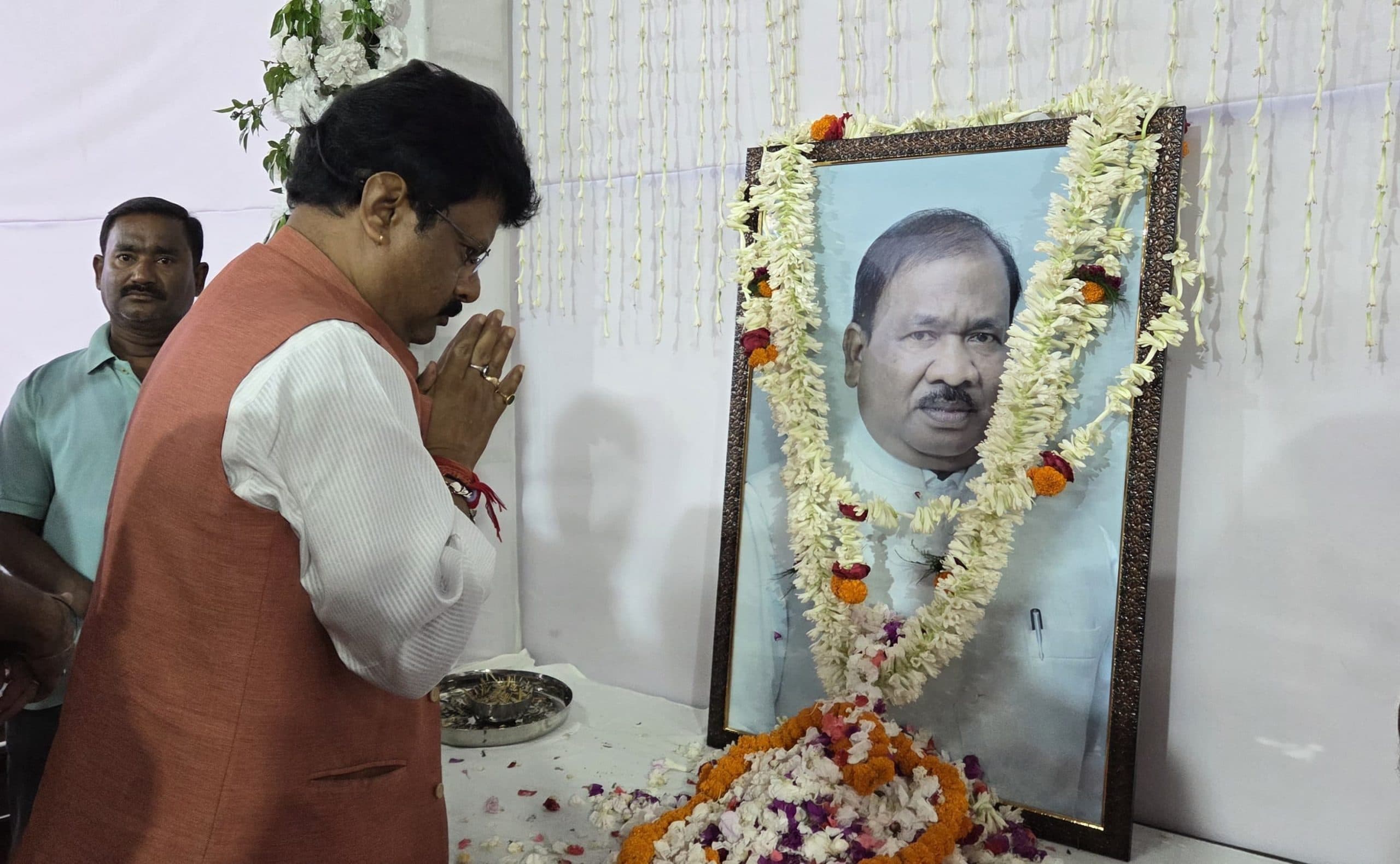 Jamshedpur News : मंत्री रामदास सोरेन के परिजनों से मिले भाजपा नेता अभय सिंह, जताया दुख