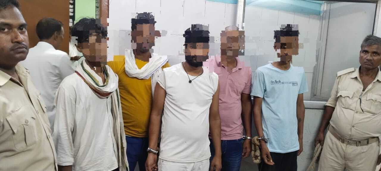 hajipur news. पांच चोरों को पुलिस ने किया गिरफ्तार