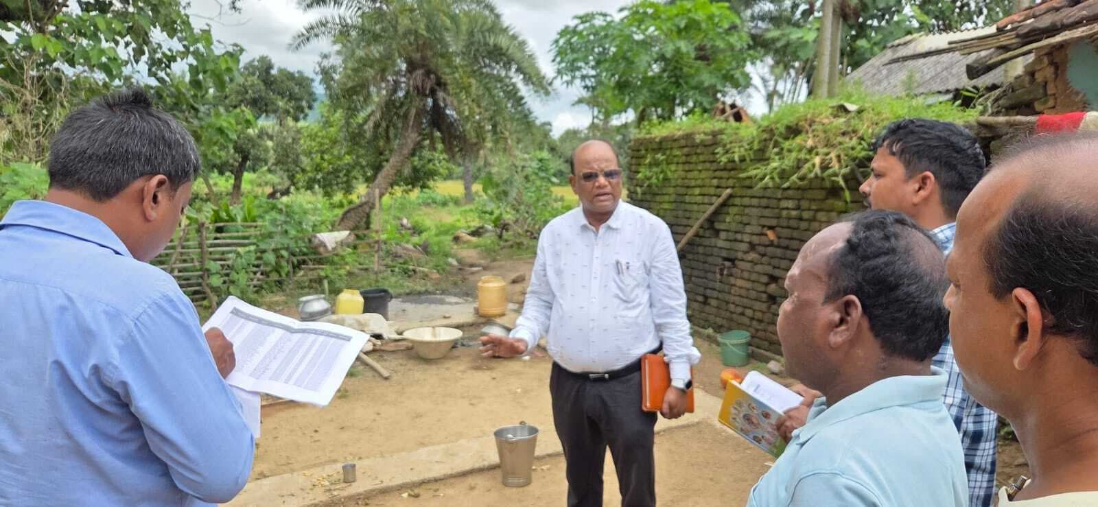 पीएम जनमन आवास योजना का बीडीओ ने किया निरीक्षण