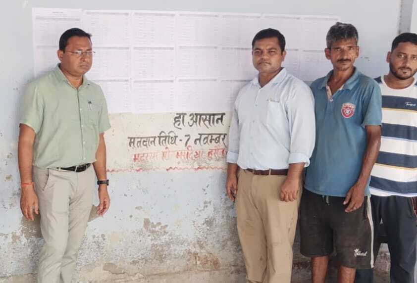 एसडीओ ने मतदान केंद्रों का किया निरीक्षण