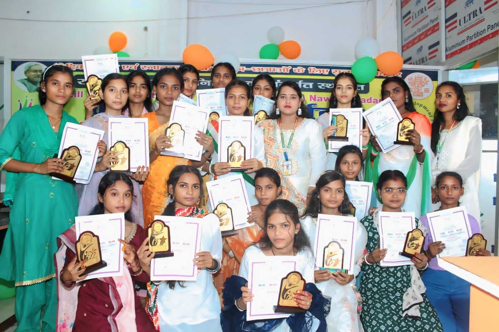 कुशल युवा कार्यक्रम के प्रतिभागियों को मिला प्रमाणपत्र