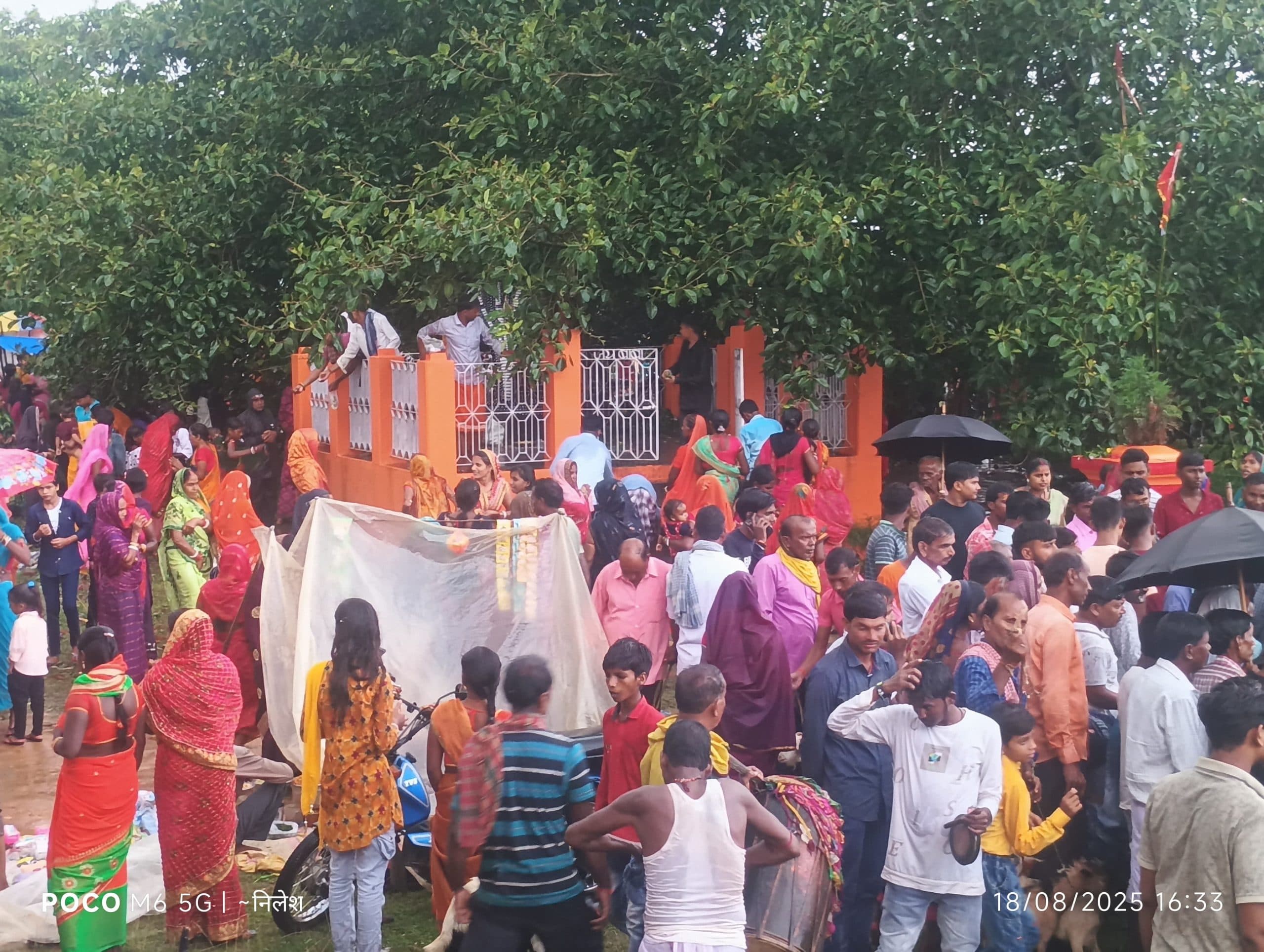 कटहरा गांव में धूमधाम से हुई बाबा दुबे की वार्षिक पूजा