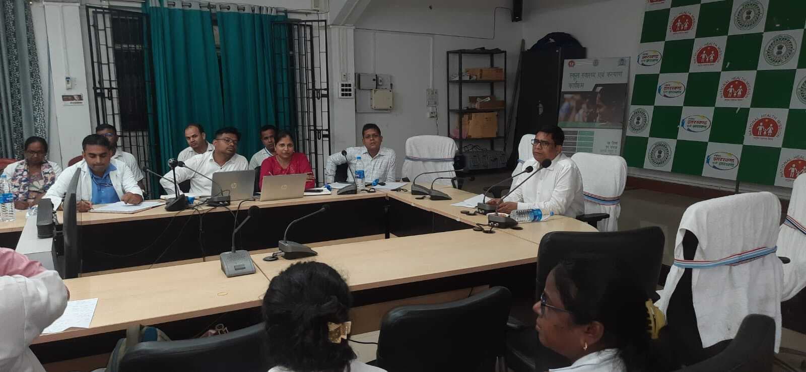 राष्ट्रीय स्वास्थ्य कार्यक्रमों की प्रगति की समीक्षा में गुणवत्तापूर्ण सेवा सुनिश्चित करने पर जोर