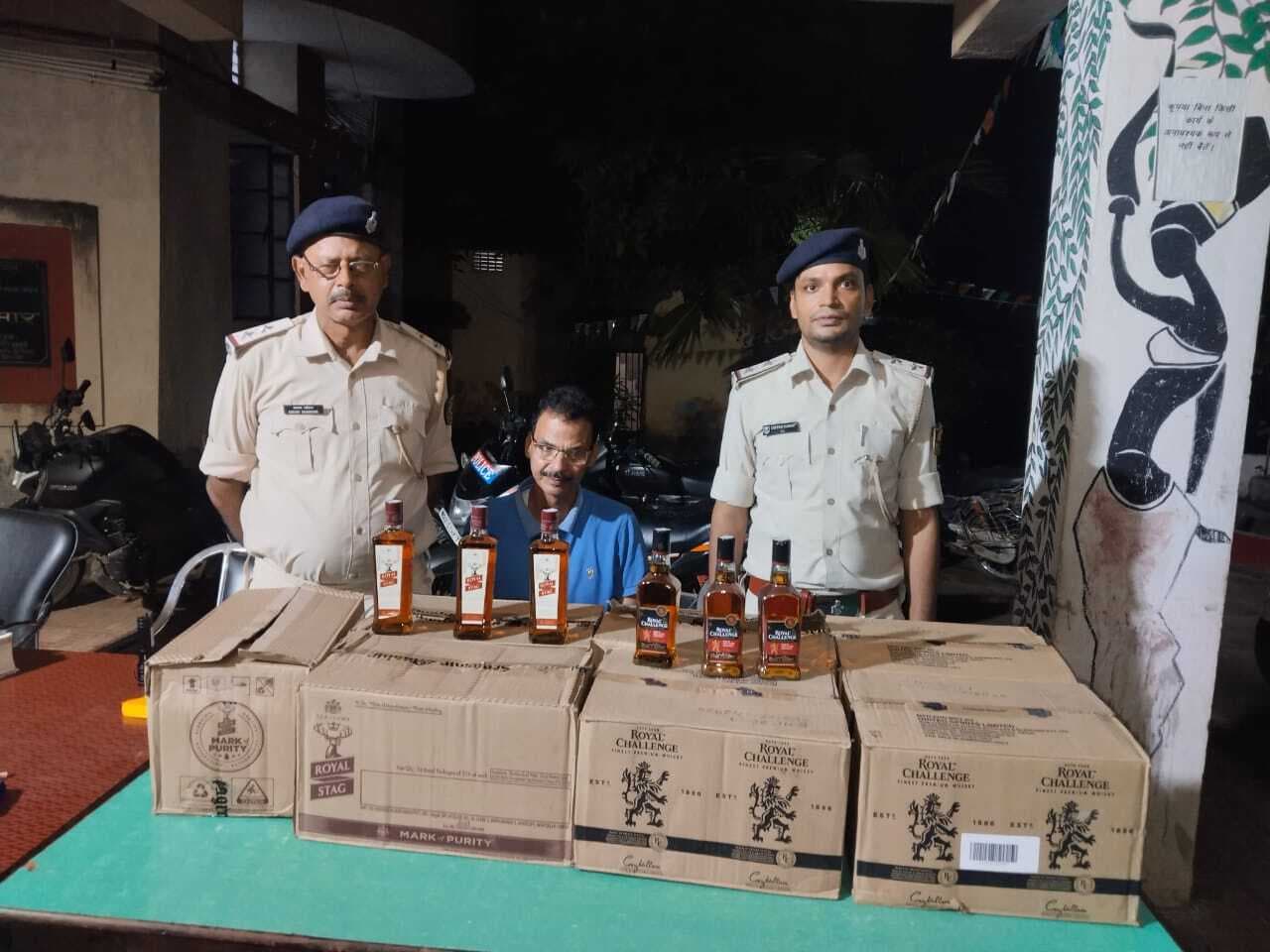 कार से विदेशी शराब जब्त, तस्कर फरार