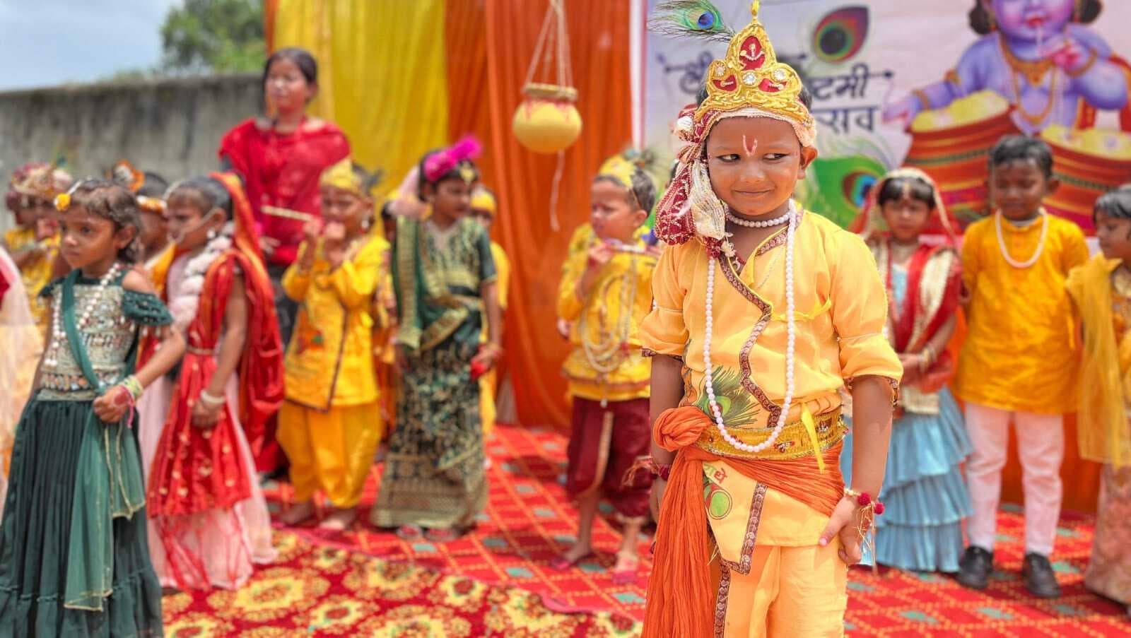 Giridih News :जन्माष्टमी को लेकर विद्यालयों में कार्यक्रम आयोजित