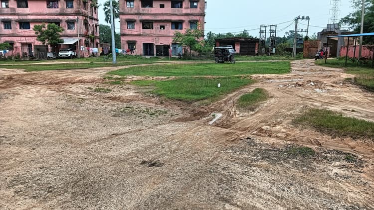 Bokaro News : चंदनकियारी सीएचसी में चिकित्सक नहीं, प्राथमिक इलाज के बाद कर दिया जाता है रेफर
