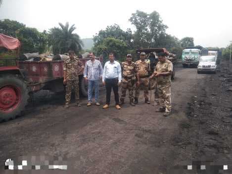 हुर्रासी कोयला क्षेत्र से सात टन अवैध कोयला व जुगाड़ गाड़ी जब्त