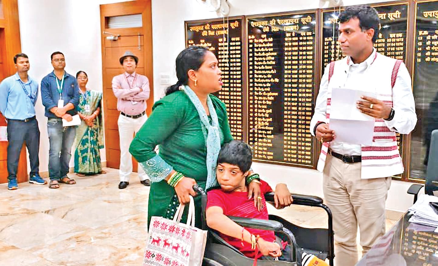 ranchi news : नामकुम अंचल के कर्मचारी पर कार्रवाई का आदेशफोटो<bha>—</bha>-ट्रैक पर