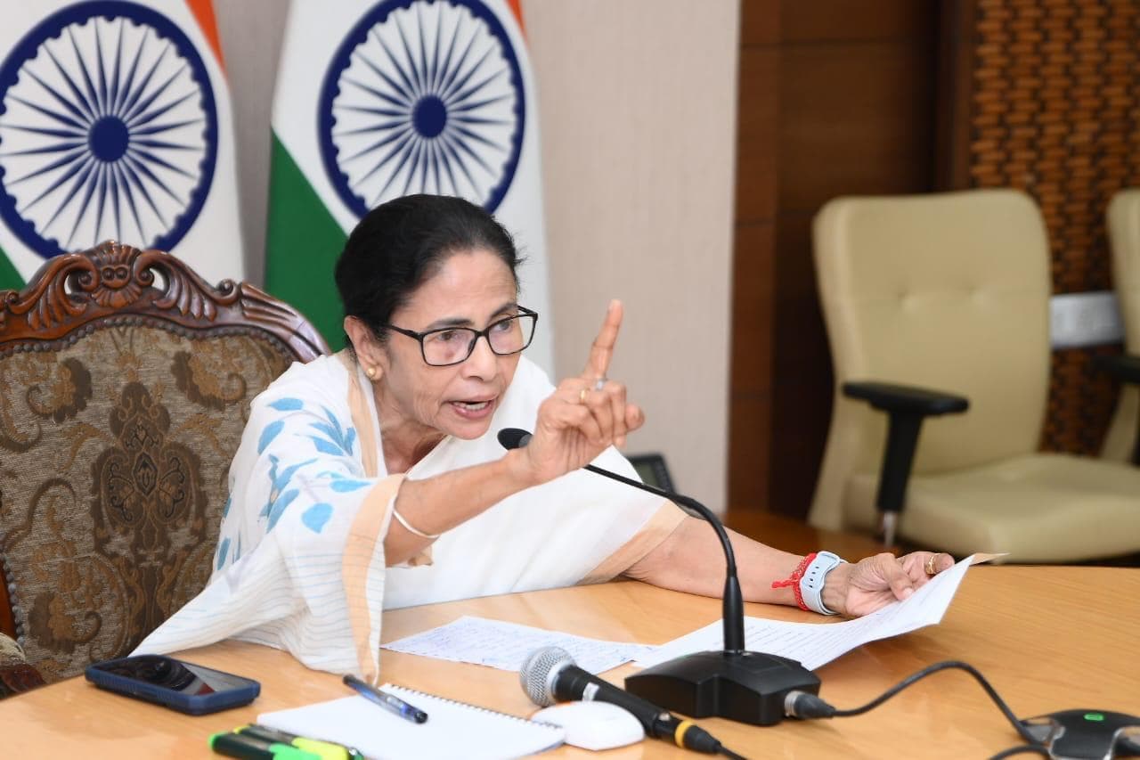 मेंटल हेल्थ सर्वे के नाम पर एनआरसी के लिए ‘सर्वेक्षण’, सतर्क रहें : ममता