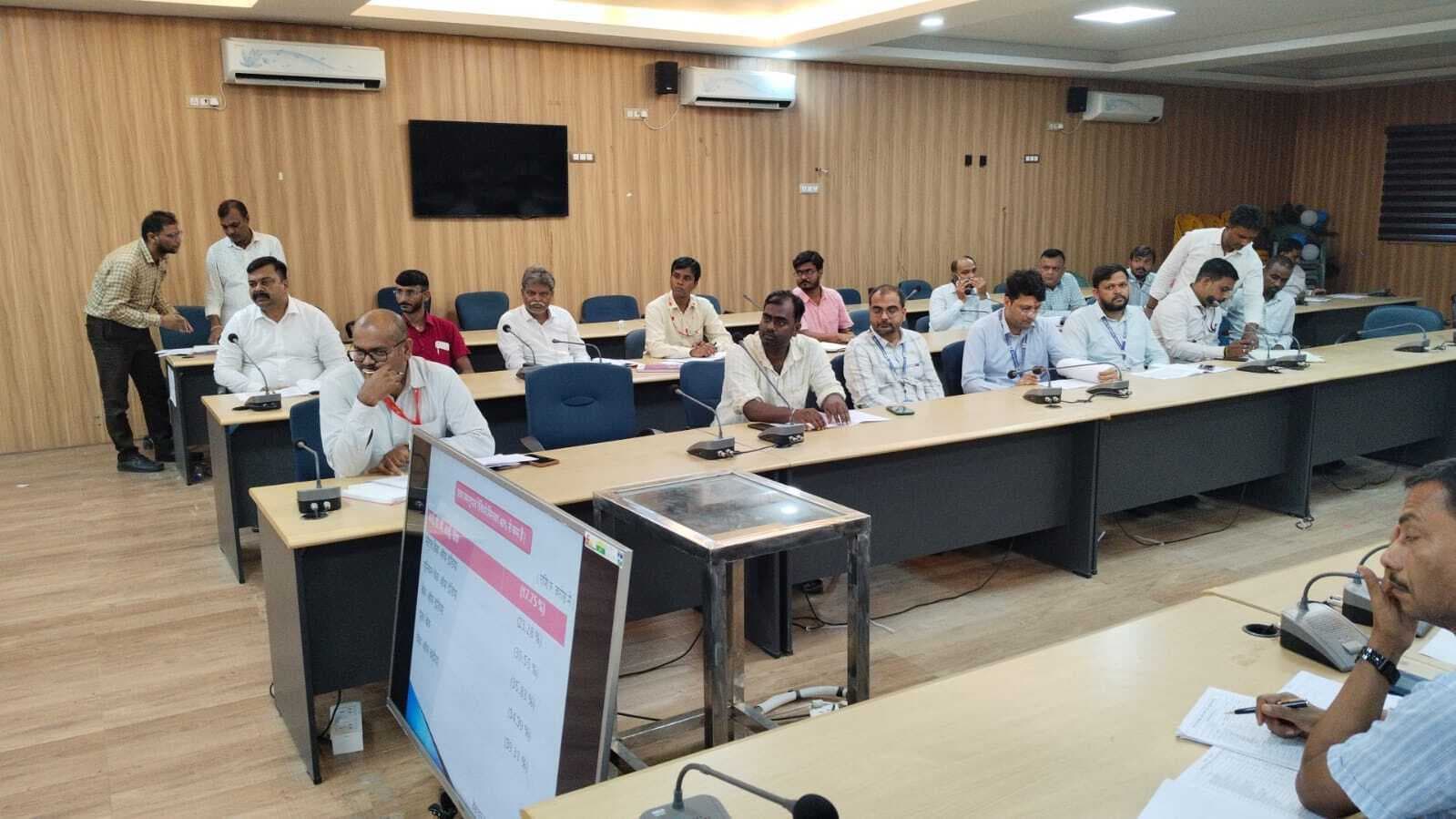 उद्यमी व विश्वकर्मा योजना का ऋण देने में बैंक बन रहा है बाधा