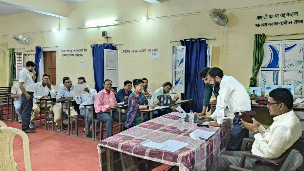 बीइओ ने प्रधानाध्यापकों के साथ की बैठक