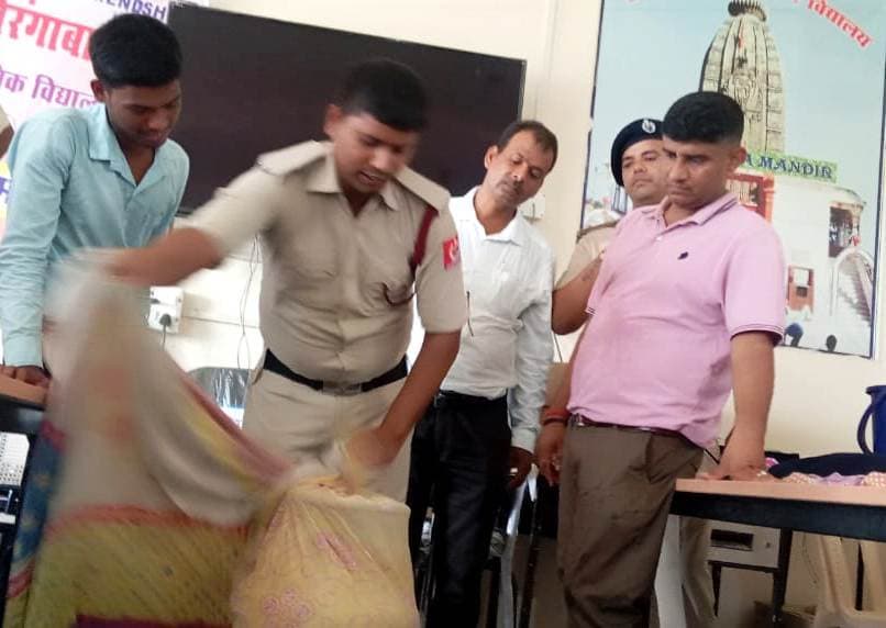 आपदा के समय अगलगी से बचाव के प्रति छात्र-छात्राओं को किया गया प्रशिक्षित